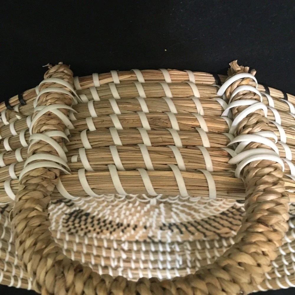 Round Sweet grass Serving Tray, Hand Woven Star Design Tan‎ Black White 14